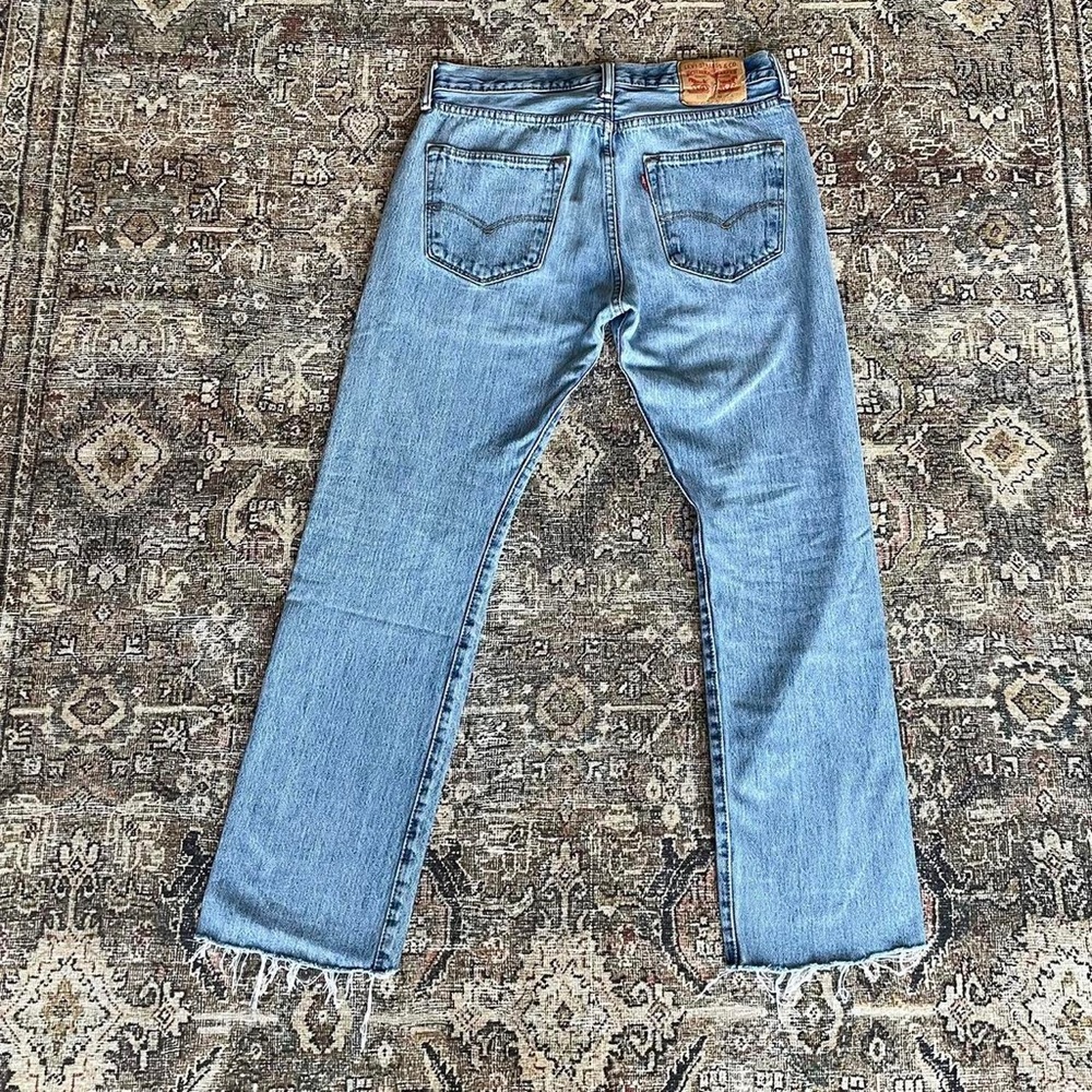 Vintage Levi’s 501 High Waisted Straight Leg Jeans in Light Wash - 32